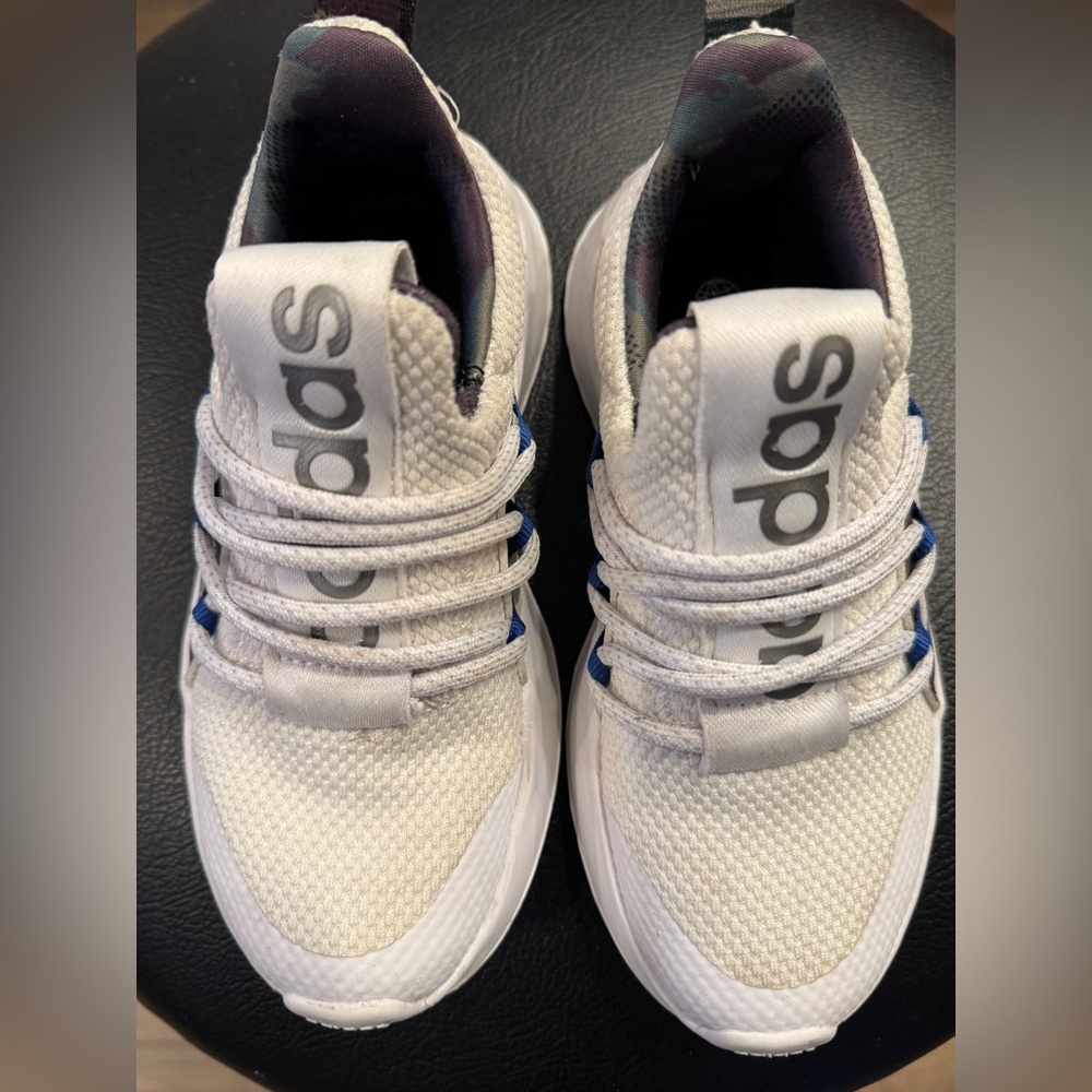 Adidas boys 11k shoes